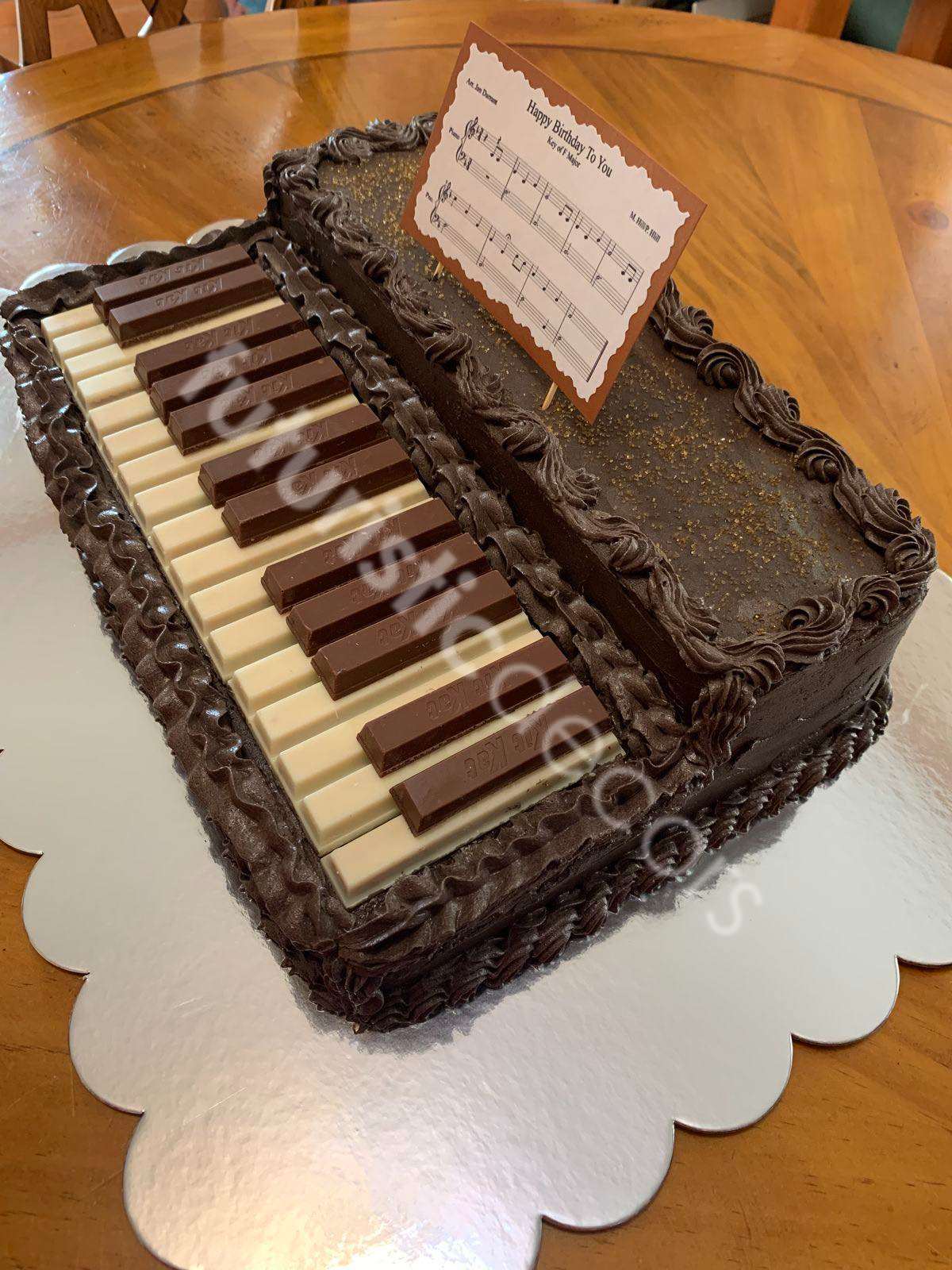 PIANO CAKE MADE WITH KIT KAT BARS